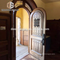 Двойная главная арочная входная дверь Американская рустикальная дверь из дерева ольхи из красного дерева